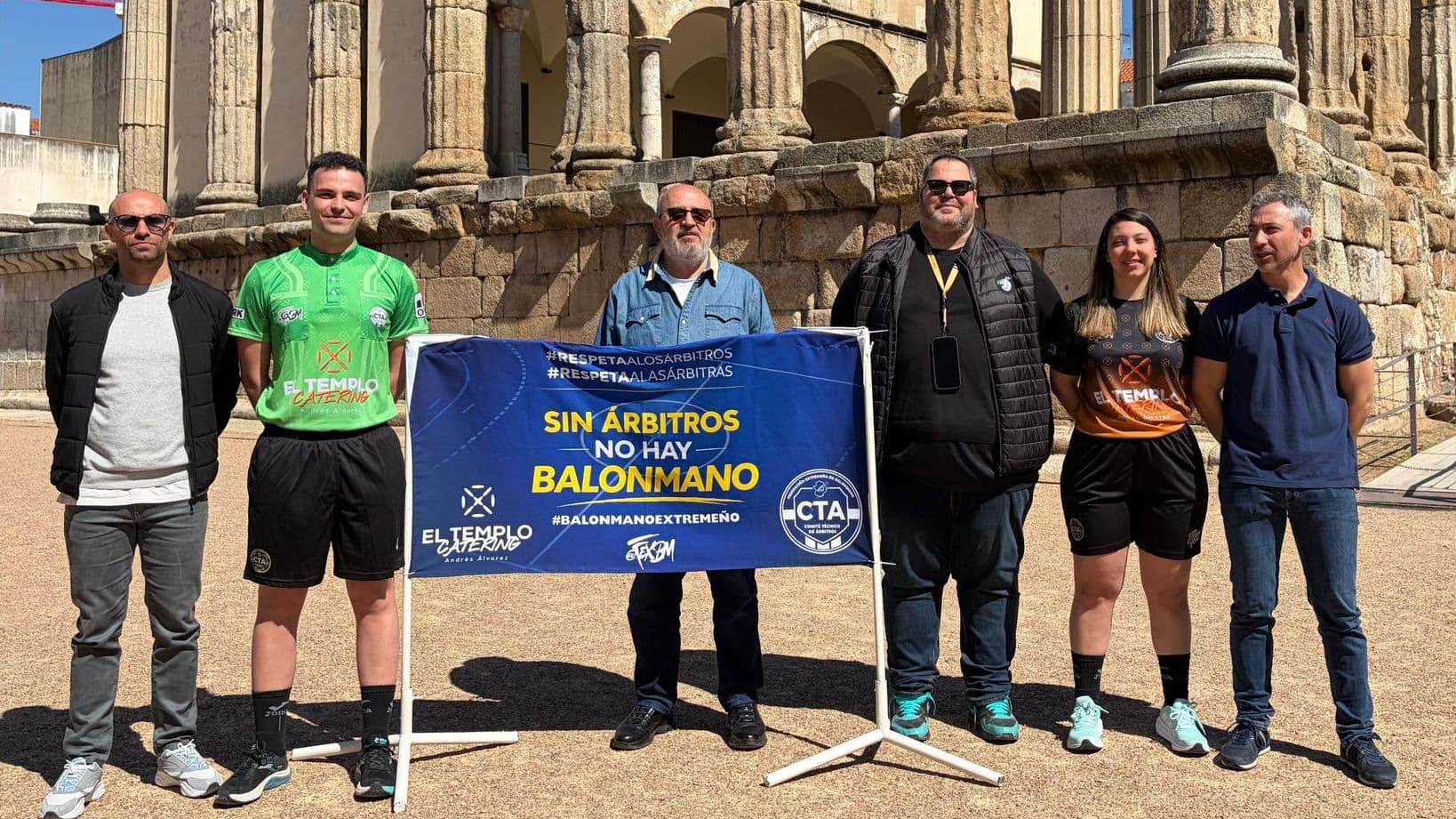 El balonmano extremeño lanza una campaña para proteger y dar valor a sus árbitros